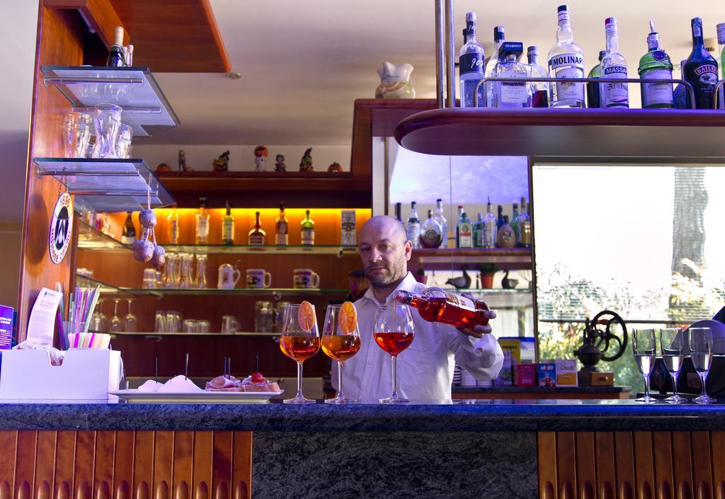 Hotel La Fenice Линяно Сабиадоро Екстериор снимка