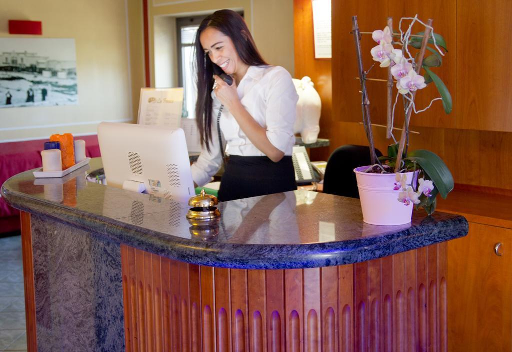Hotel La Fenice Линяно Сабиадоро Екстериор снимка
