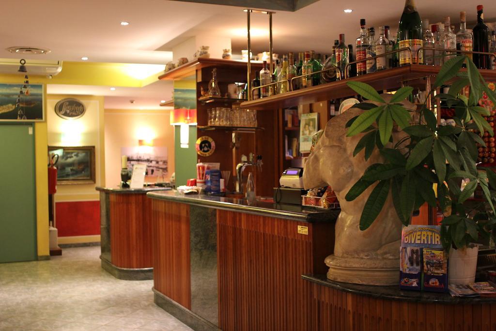 Hotel La Fenice Линяно Сабиадоро Екстериор снимка