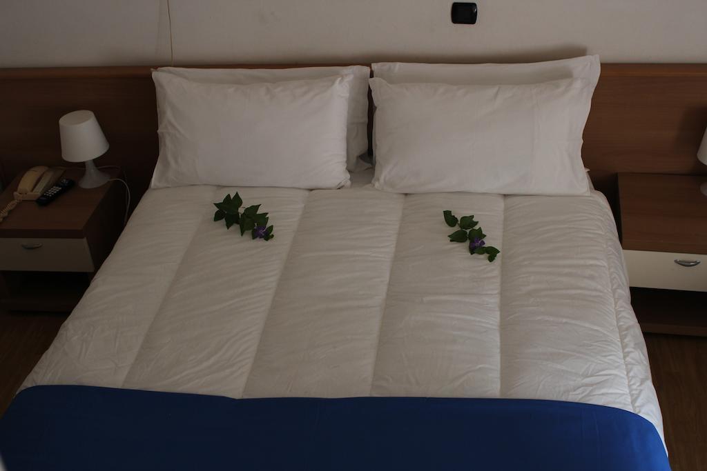 Hotel La Fenice Линяно Сабиадоро Екстериор снимка
